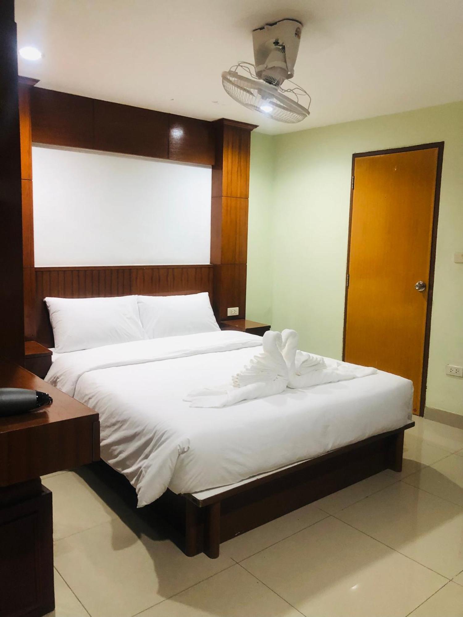 Royal Star Suites Pattaya Exterior photo