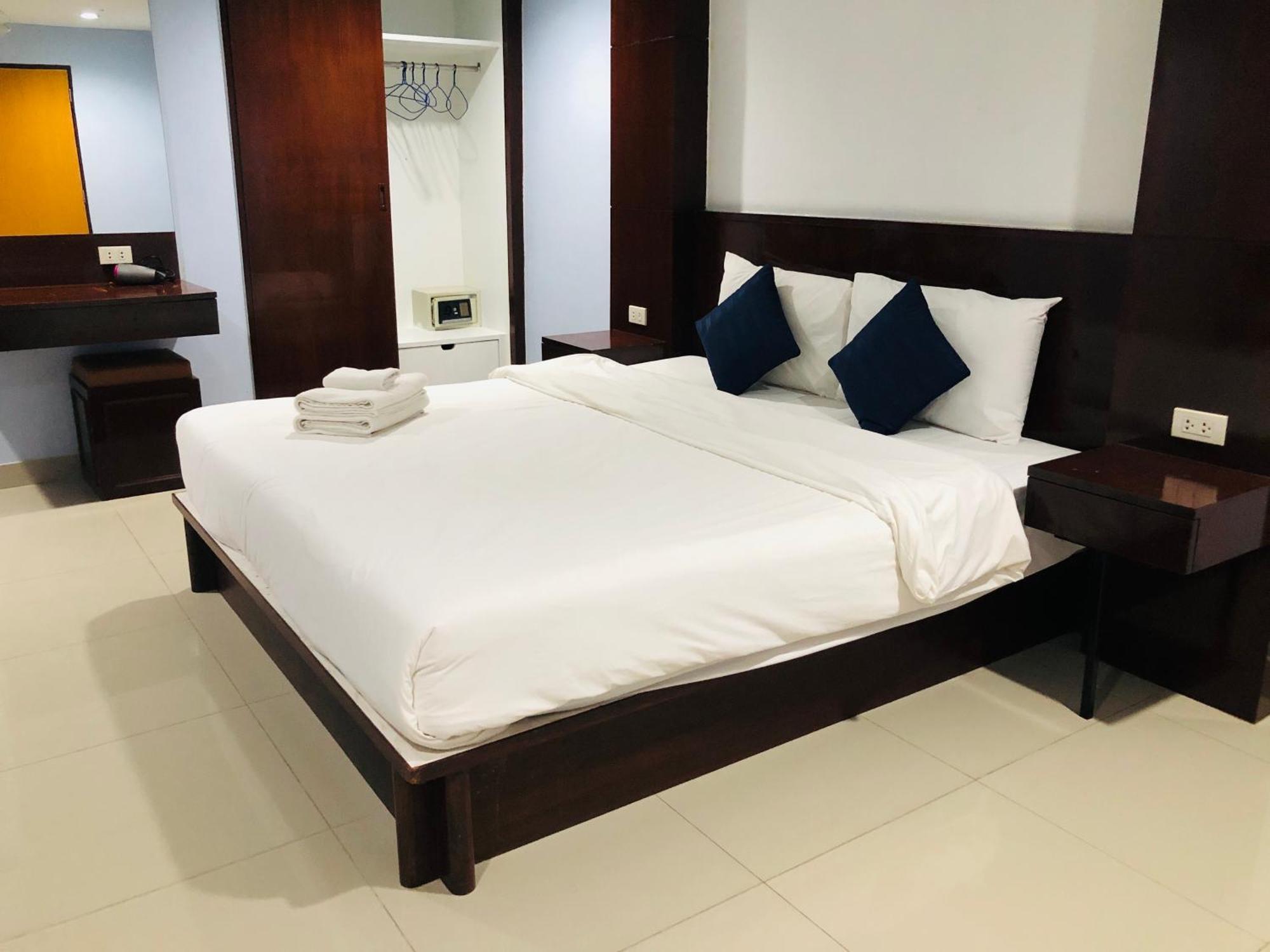 Royal Star Suites Pattaya Exterior photo